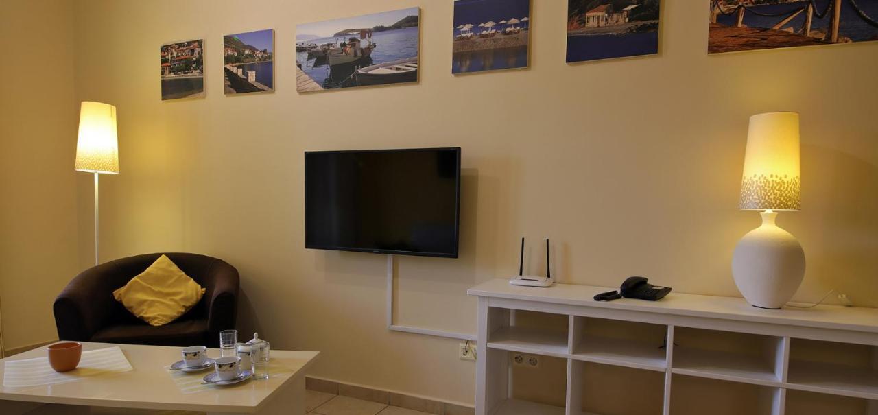 Aparthotel Oasis By The Sea Chiliadou  Exterior foto
