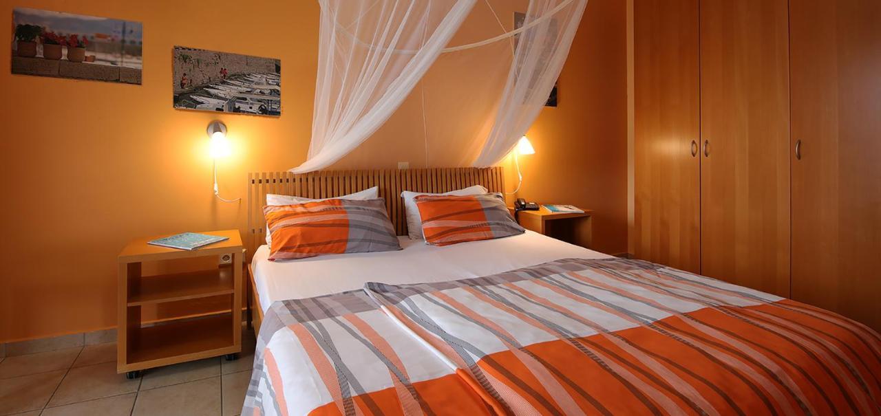 Aparthotel Oasis By The Sea Chiliadou  Exterior foto